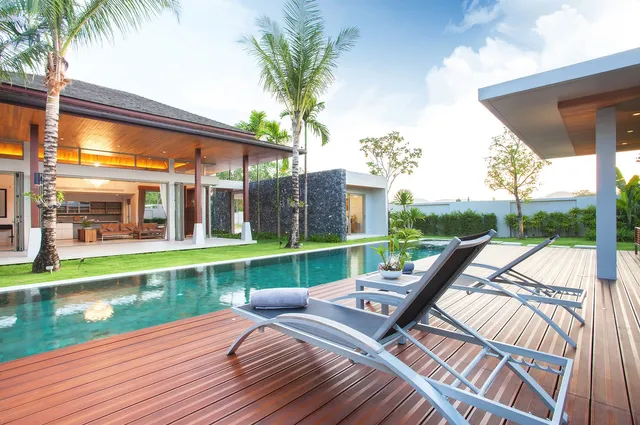 Caitlin Russell -Selling Stuart, Palm City, Jensen Beach dream homes