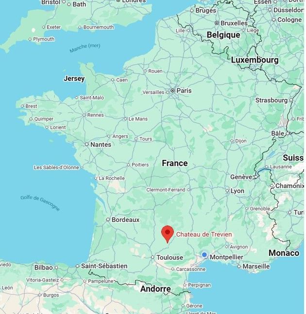 Une carte de France montrant l'emplacement du château de Tréviens, indiqué par une épingle rouge, situé au nord de la ville de Montpellier.