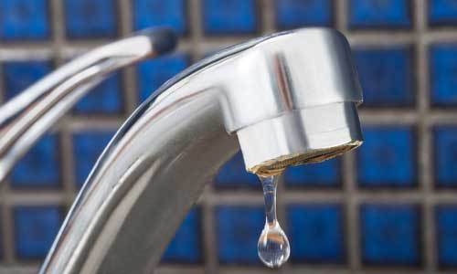 Professional repairing the dripping water tap in Bangalow, NSW
