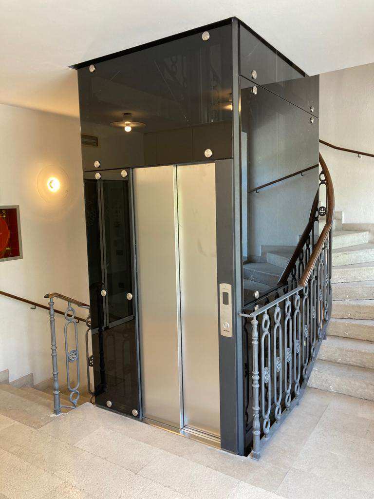 Ascensore moderno di design