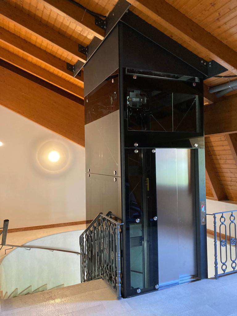 Ascensore nero
