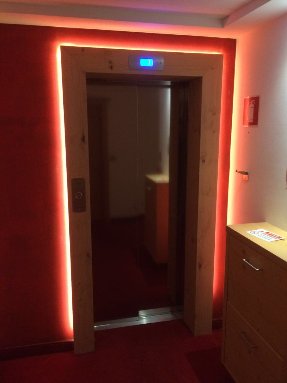 Ascensore illuminato a LED