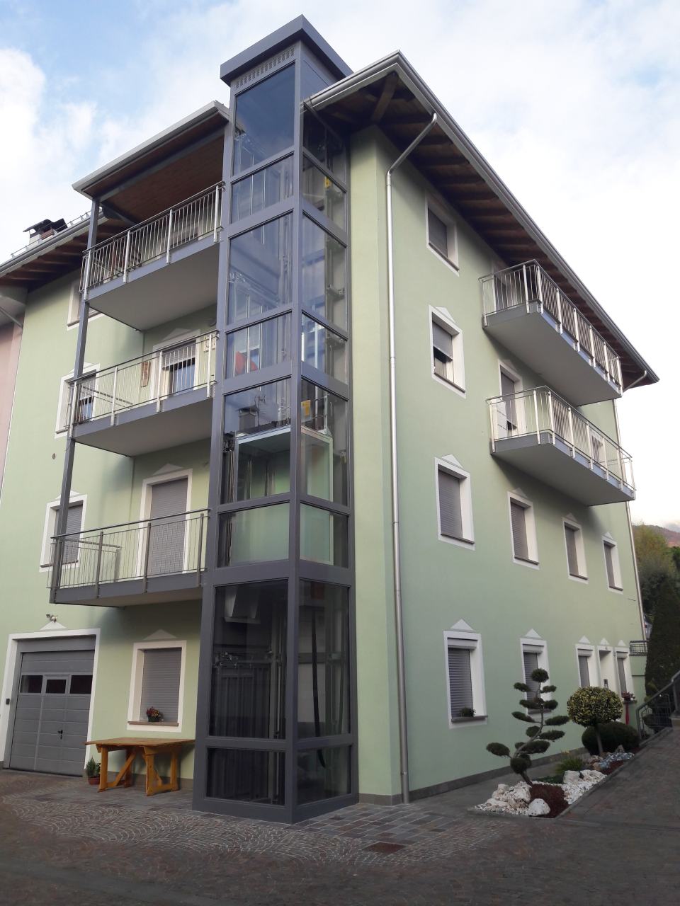 Ascensore con vetrate