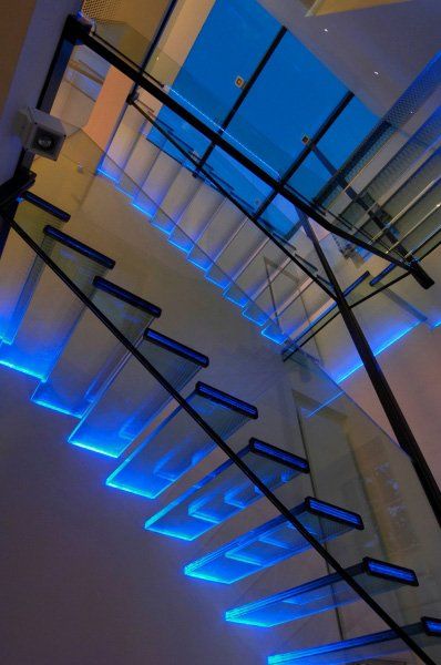 Laminated glass stairway