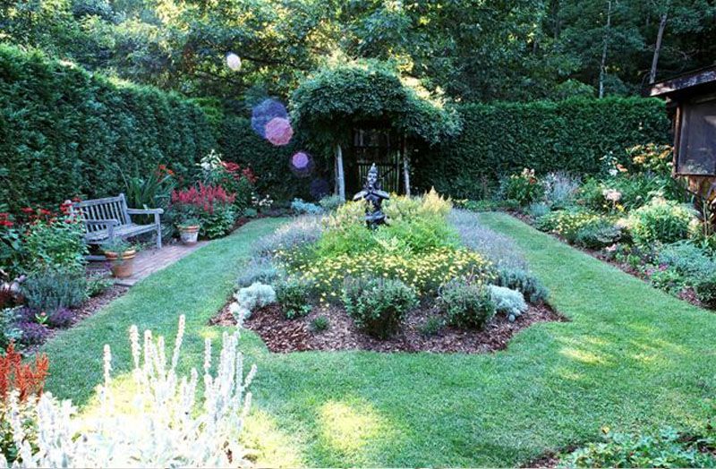 There is a bench in the middle of the garden.