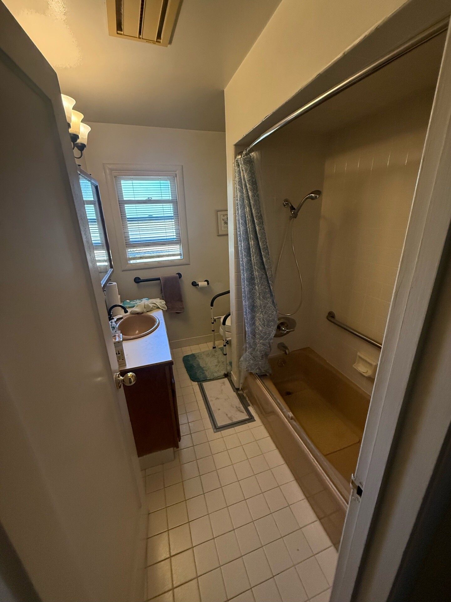 Dream Build Services recently completed an accessible bathroom renovation in the Bay Area, transforming an outdated and narrow layout into a modern, mobility-friendly space. The remodel features a spacious walk-in shower with grab bars, a built-in bench, modern lighting, and sleek tile design. Ideal for aging-in-place, senior accessibility, and improved home safety.