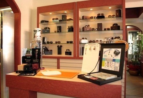 Interno del negozio di ottica