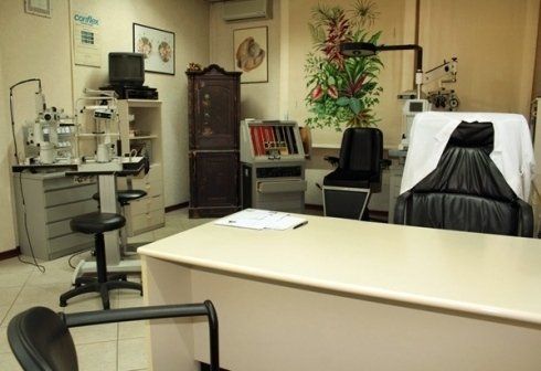 Area nel negozio di ottica per test oftalmologico