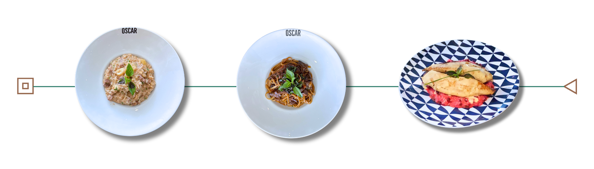 Três pratos de comida: dois com padrões xadrez azul e branco, um branco. A comida parece ser macarrão ou arroz.