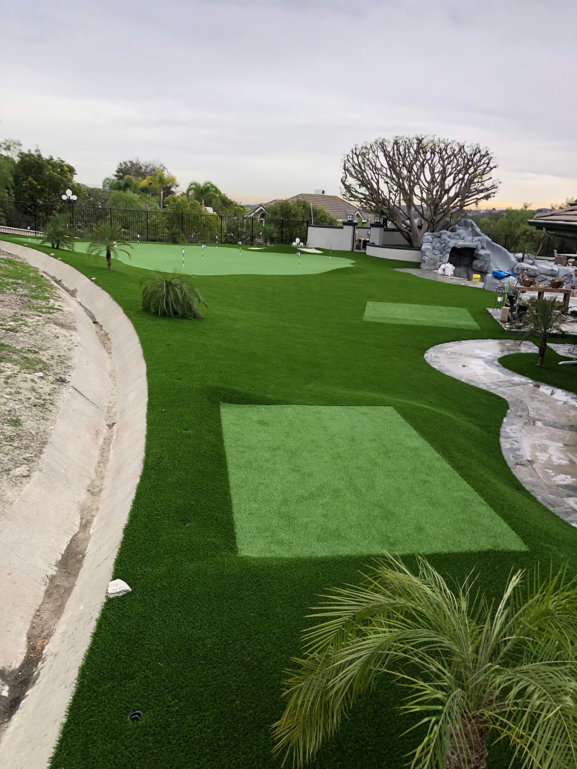 synthetic driving mat and putting green`