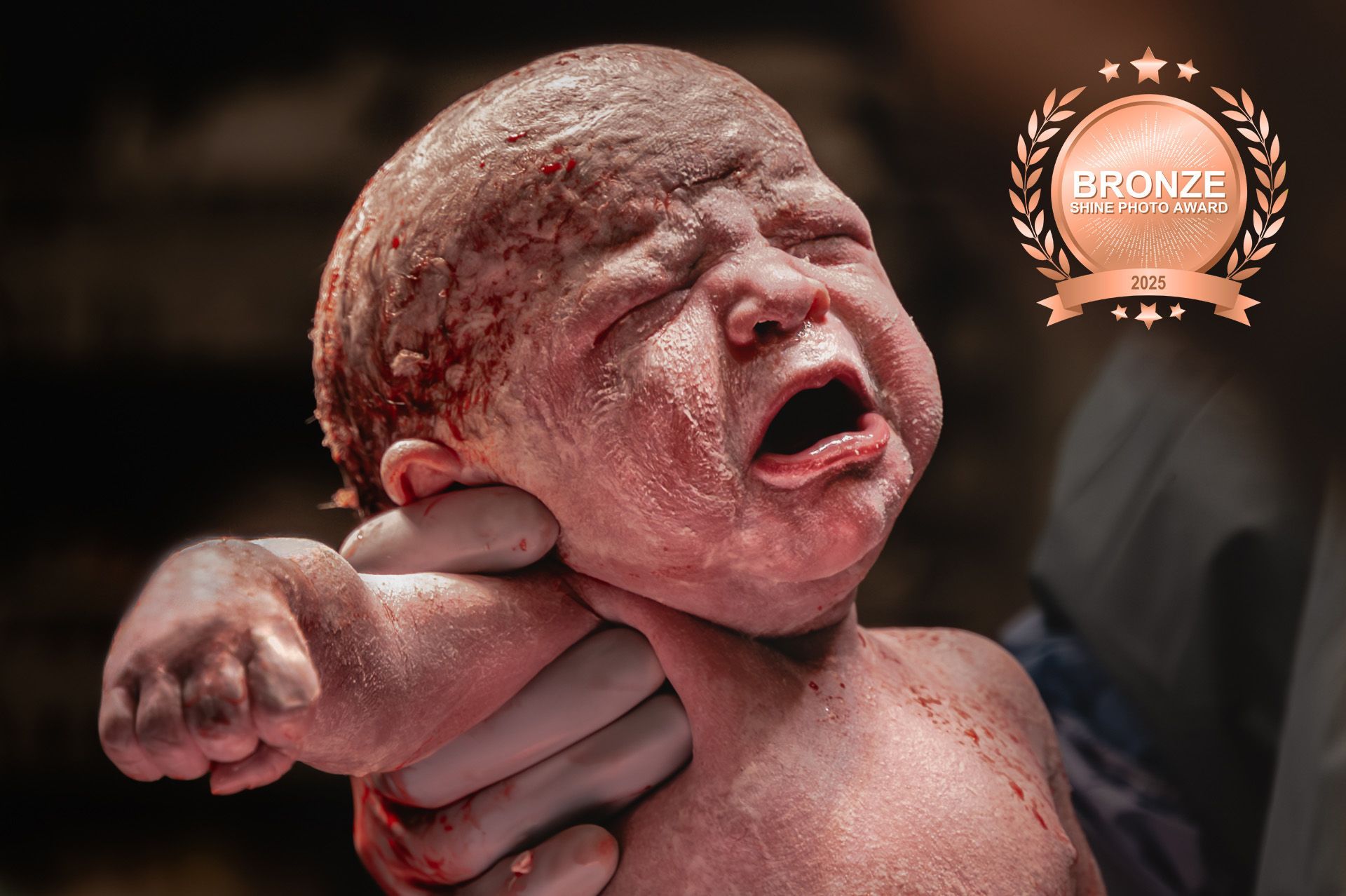 Internationale bronzen award voor deze geboortefoto   Winnaar bij de Shine Photo Awards 2024.