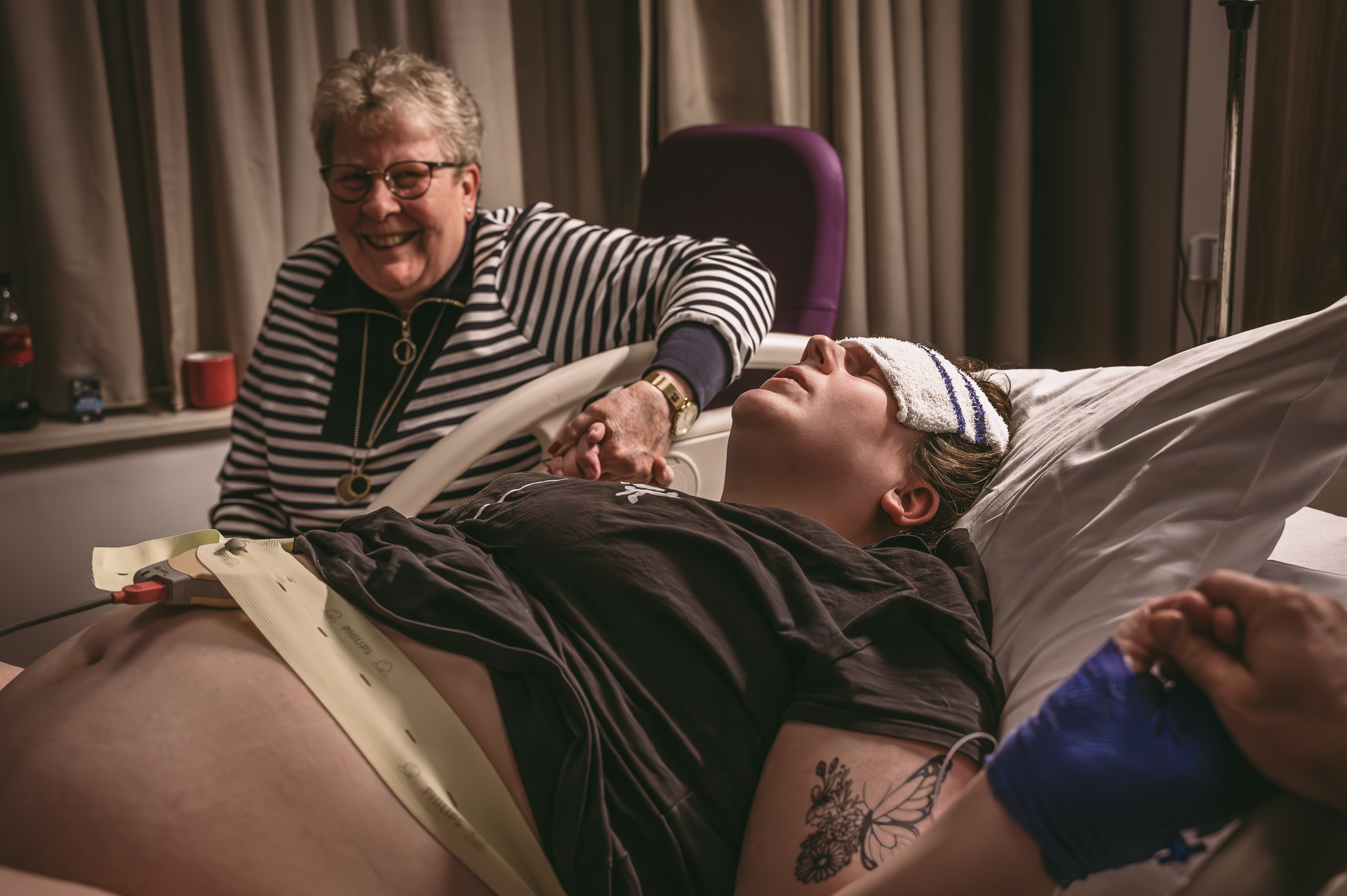 Photos by Loes, gevestigd in Zuidhorn, is gespecialiseerd in professionele geboortefotografie in Noord-Nederland. 