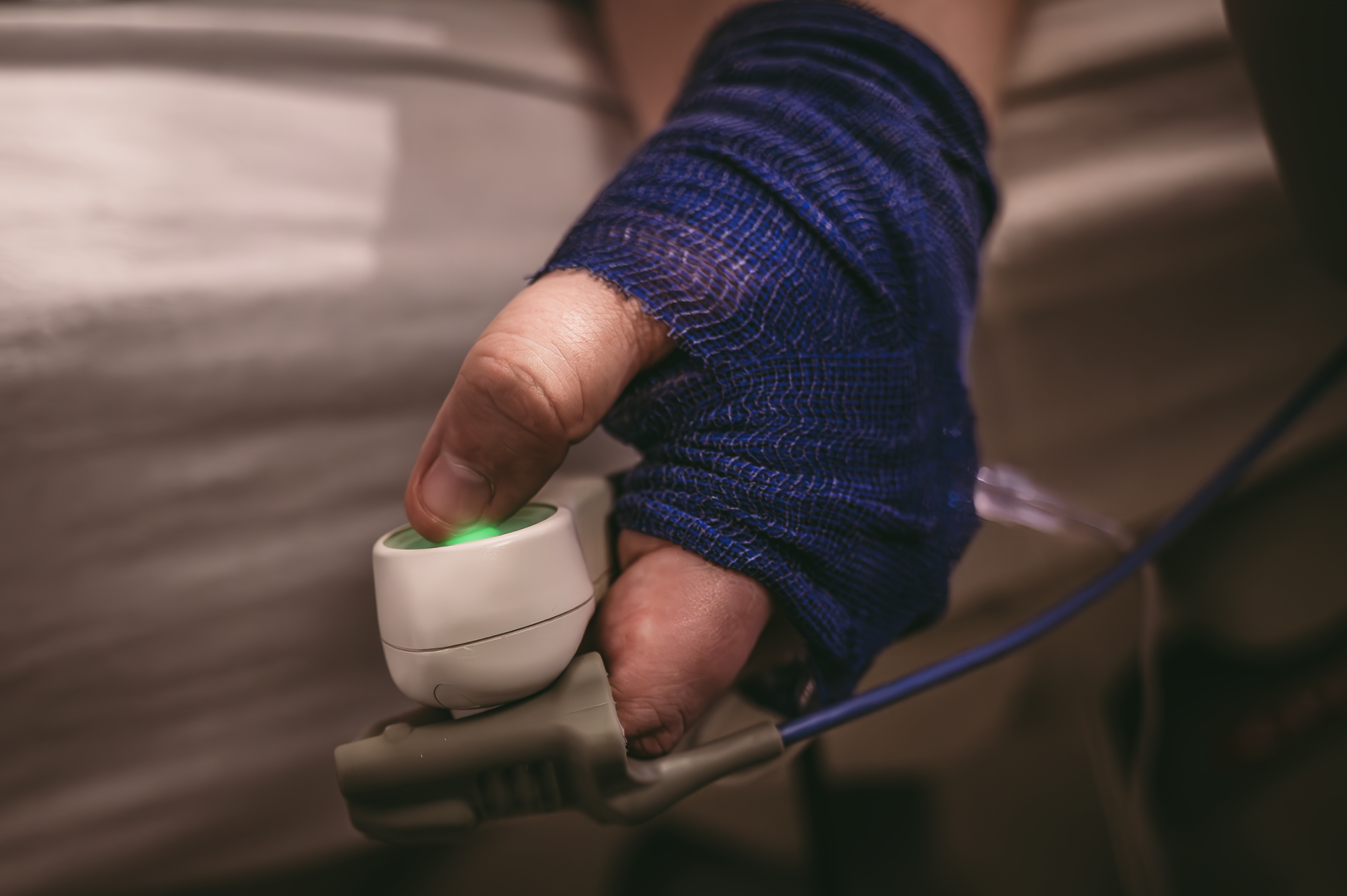 Photos by Loes, gevestigd in Zuidhorn, is gespecialiseerd in professionele geboortefotografie in Noord-Nederland. 