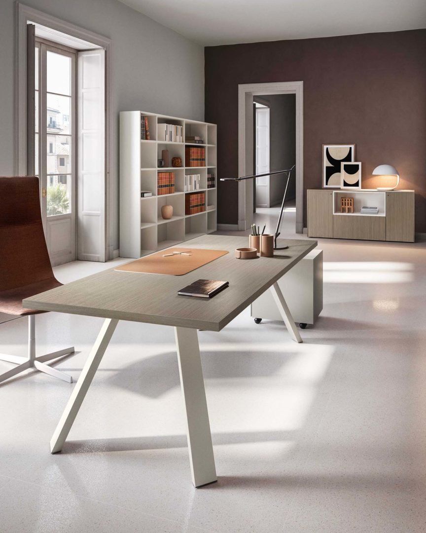 Scrivania in legno direzionale a Borgomanero