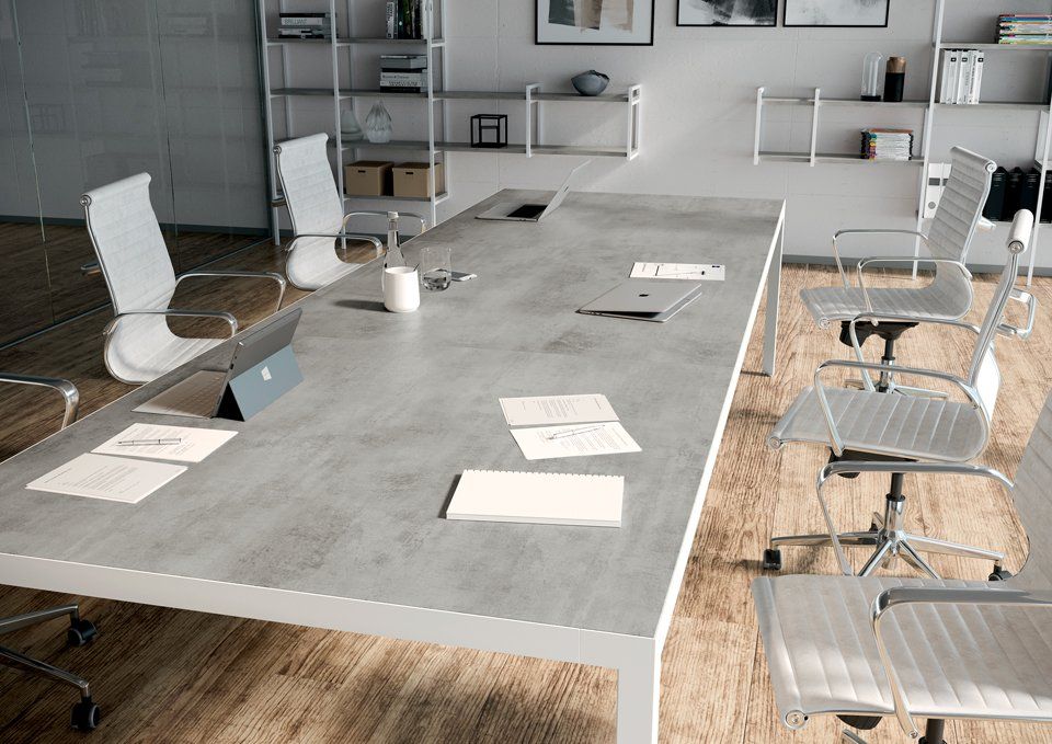 Tavolo D1 per riunioni a Novara