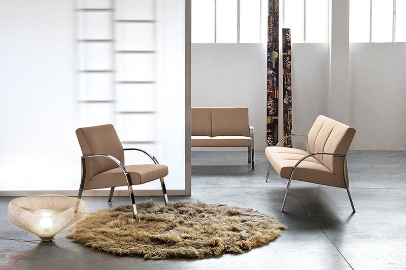 Divanetti attesa per ingresso Oretto