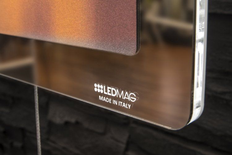 Espositori per vetrine a corda con Led Novara