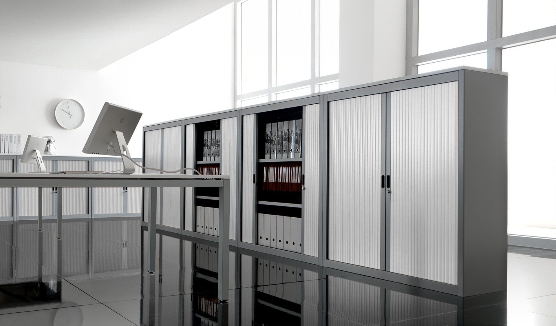 Mobili metallici con anta a serrandina