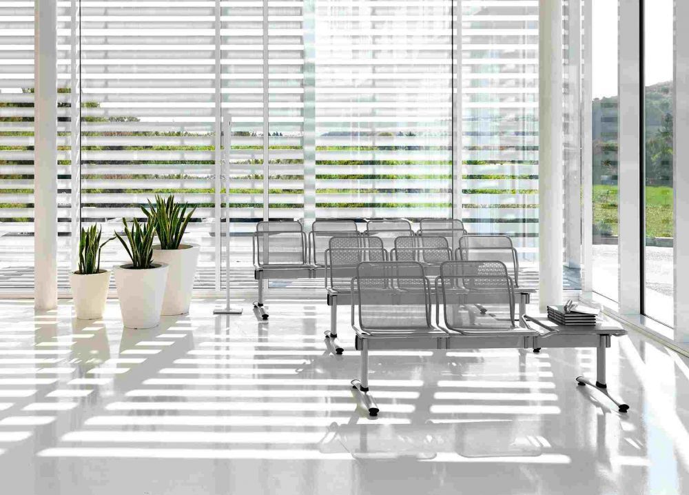 Panche attesa in metallo su trave