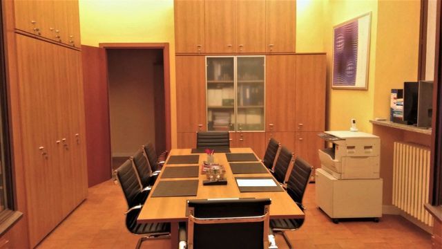 Sala riunione mobili e tavoli