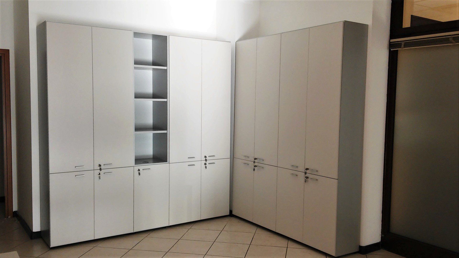 Ufficio archivio con mobili