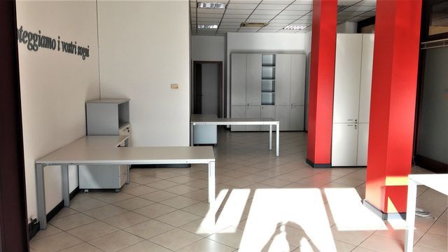 Mobili per ufficio trasporto e montaggio