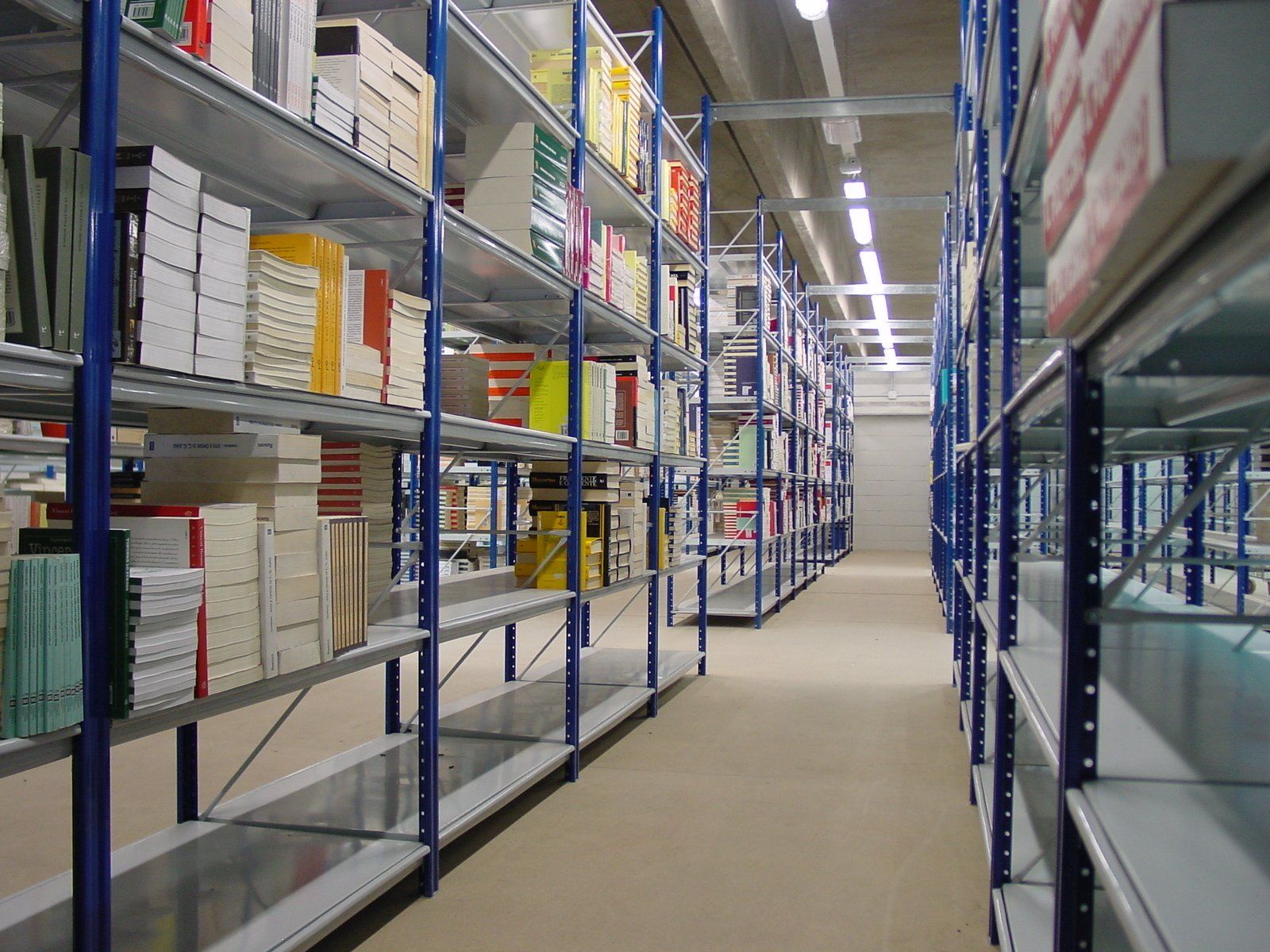 Scaffali ad incastro