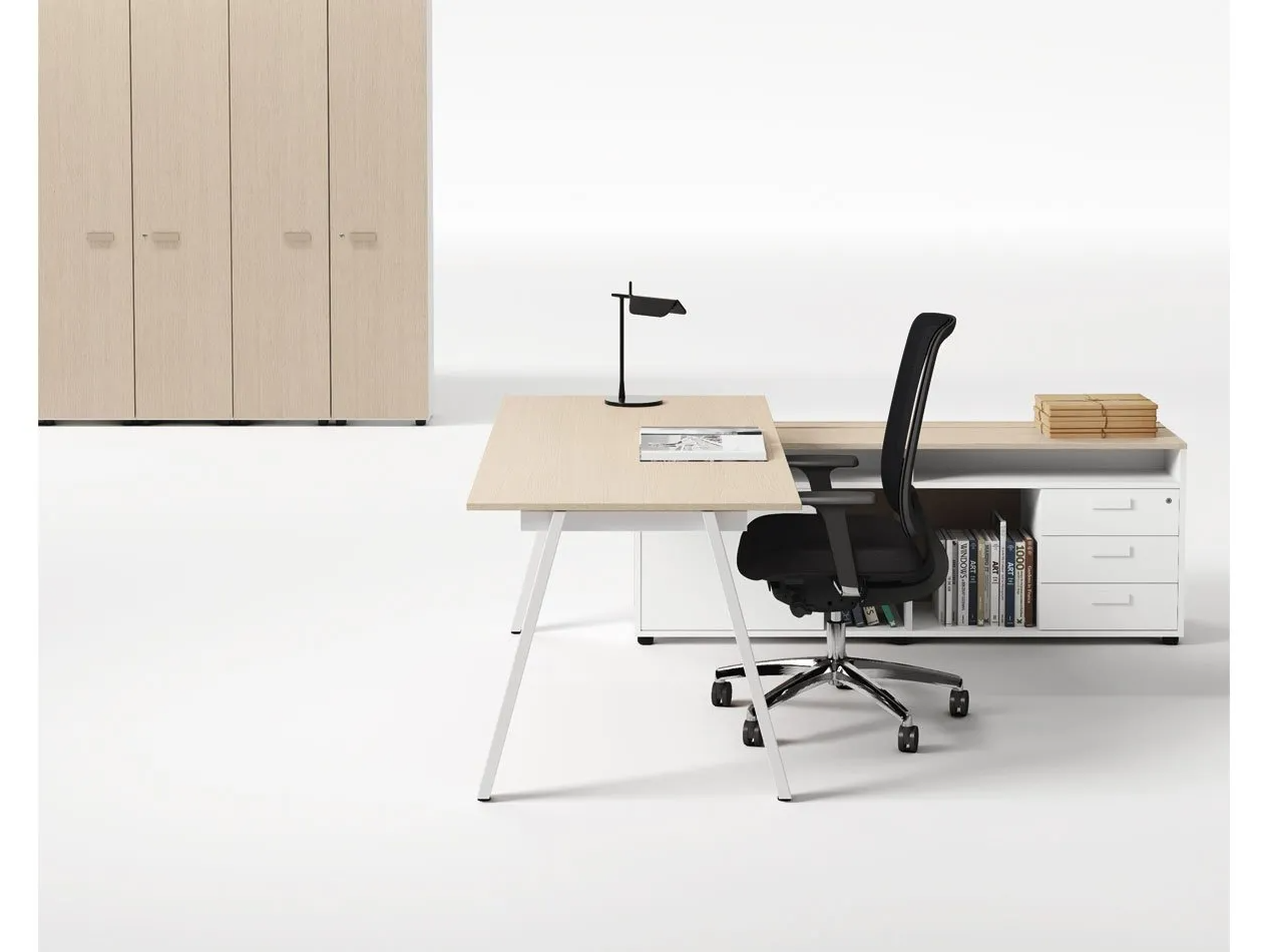 Scrivania per ufficio a Novara