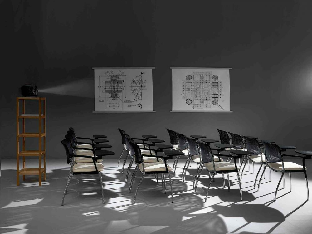 Sedie con tavoletta scrittoio per corsi Borgomanero