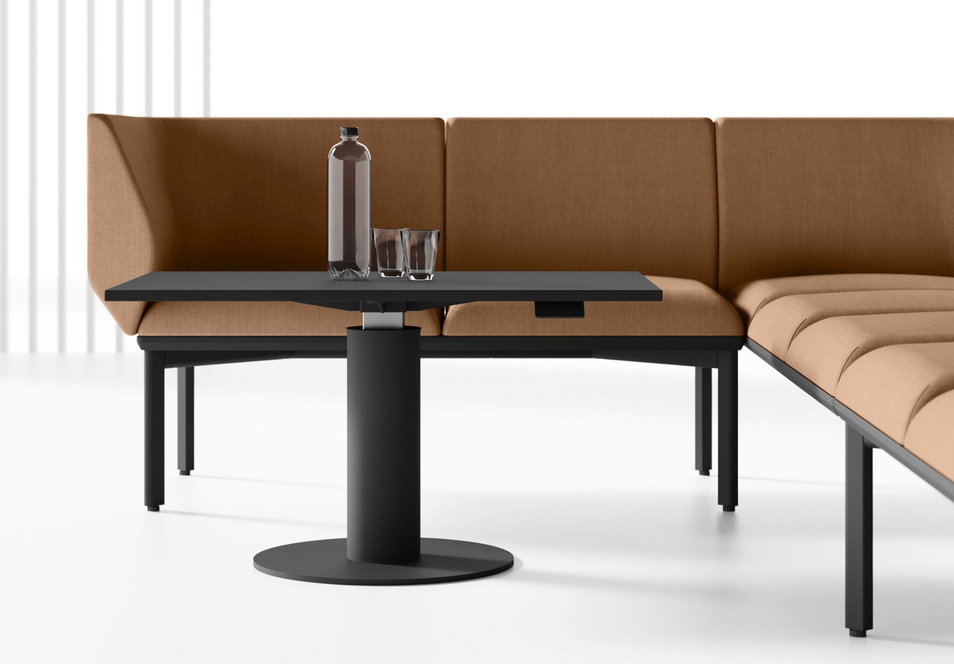 Tavolo per ufficio regolabile in altezza