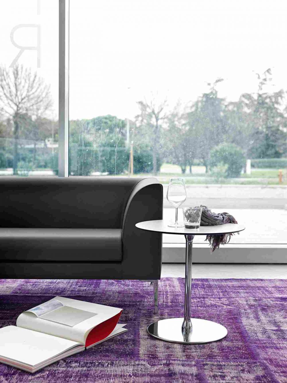 Tavolo tondo per attesa a Novara