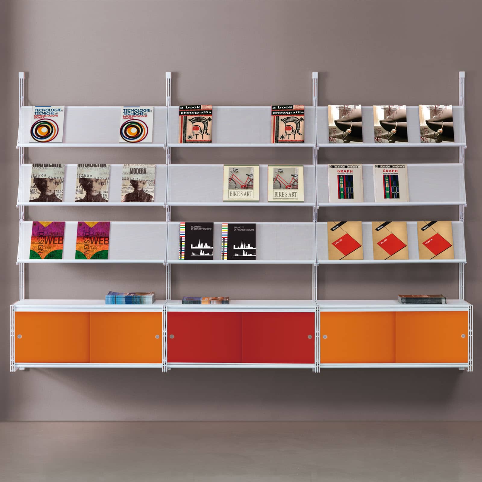 scaffale Socrate a muro con ripiani inclinati