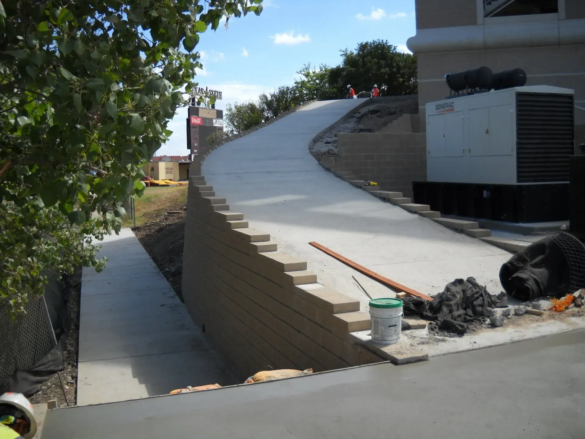 commercial fence contractors near me