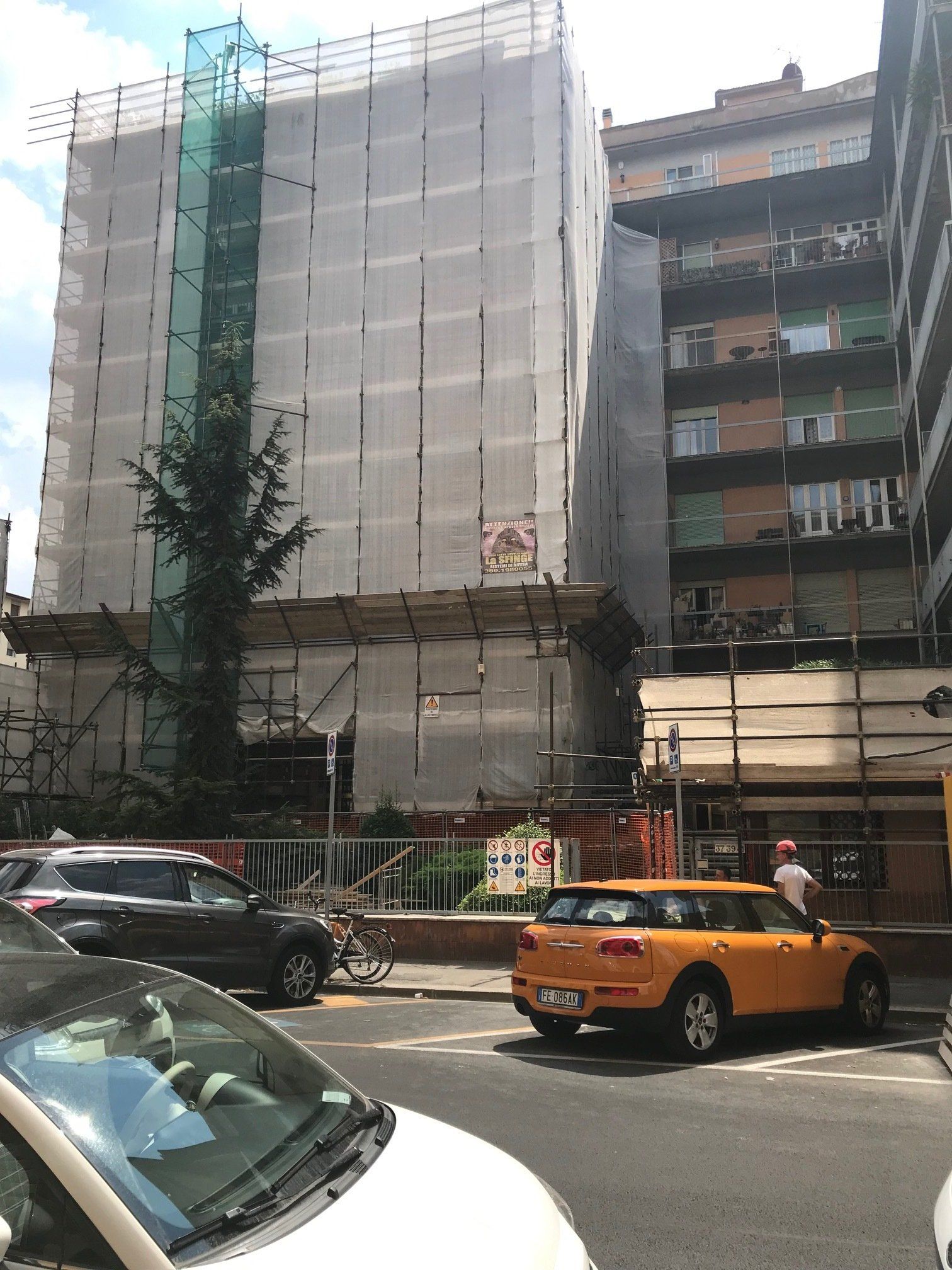 rifacimento di facciata a palazzo in via monteverdi