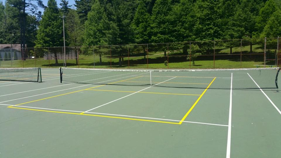 Hopkins County — Tennis court for player in Evansville, IN