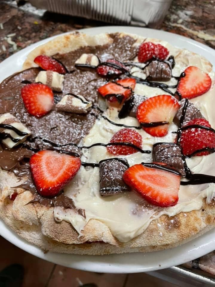 PIZZA CON FRAGOLE E NUTELLA