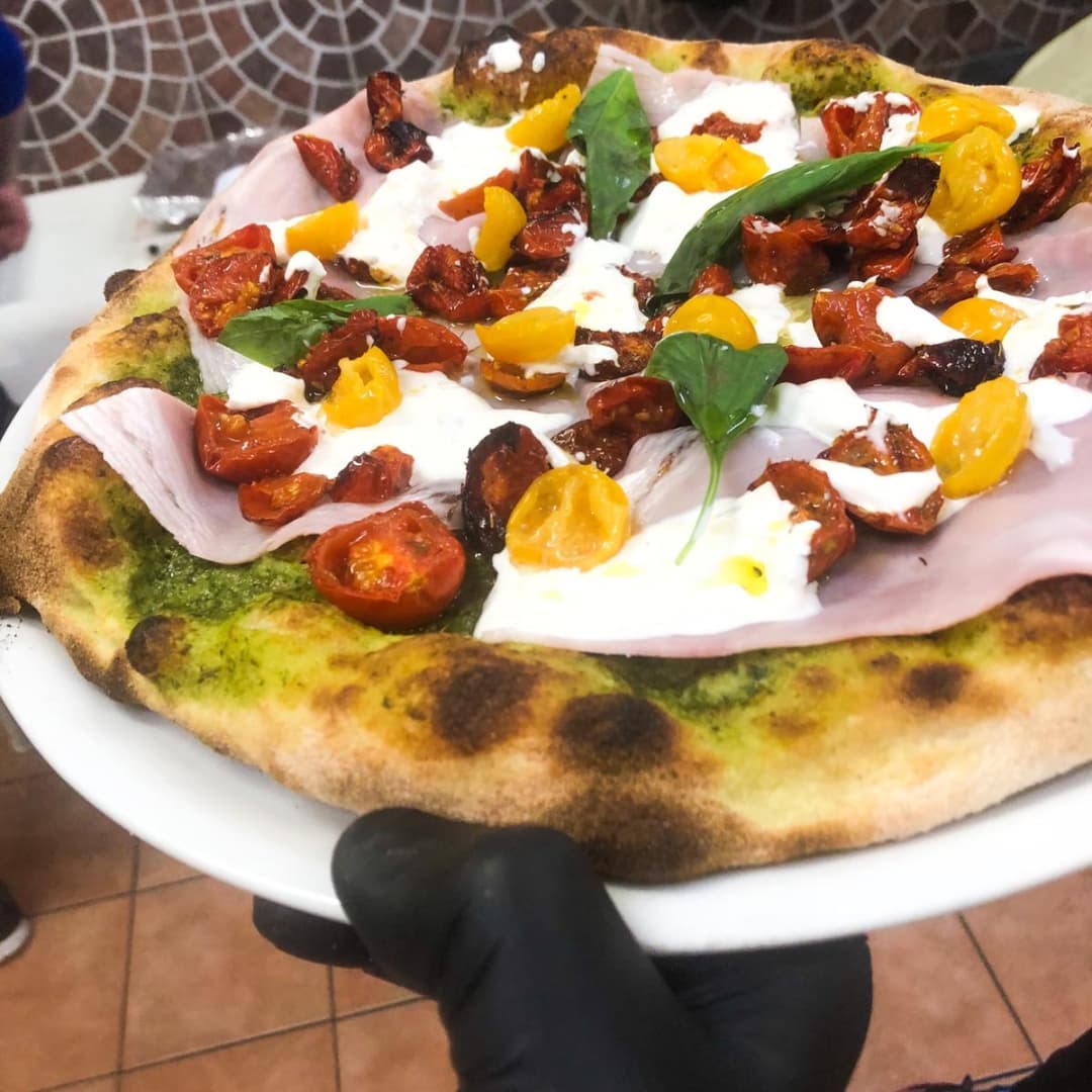 PIZZA CON POMODORINI GALLI