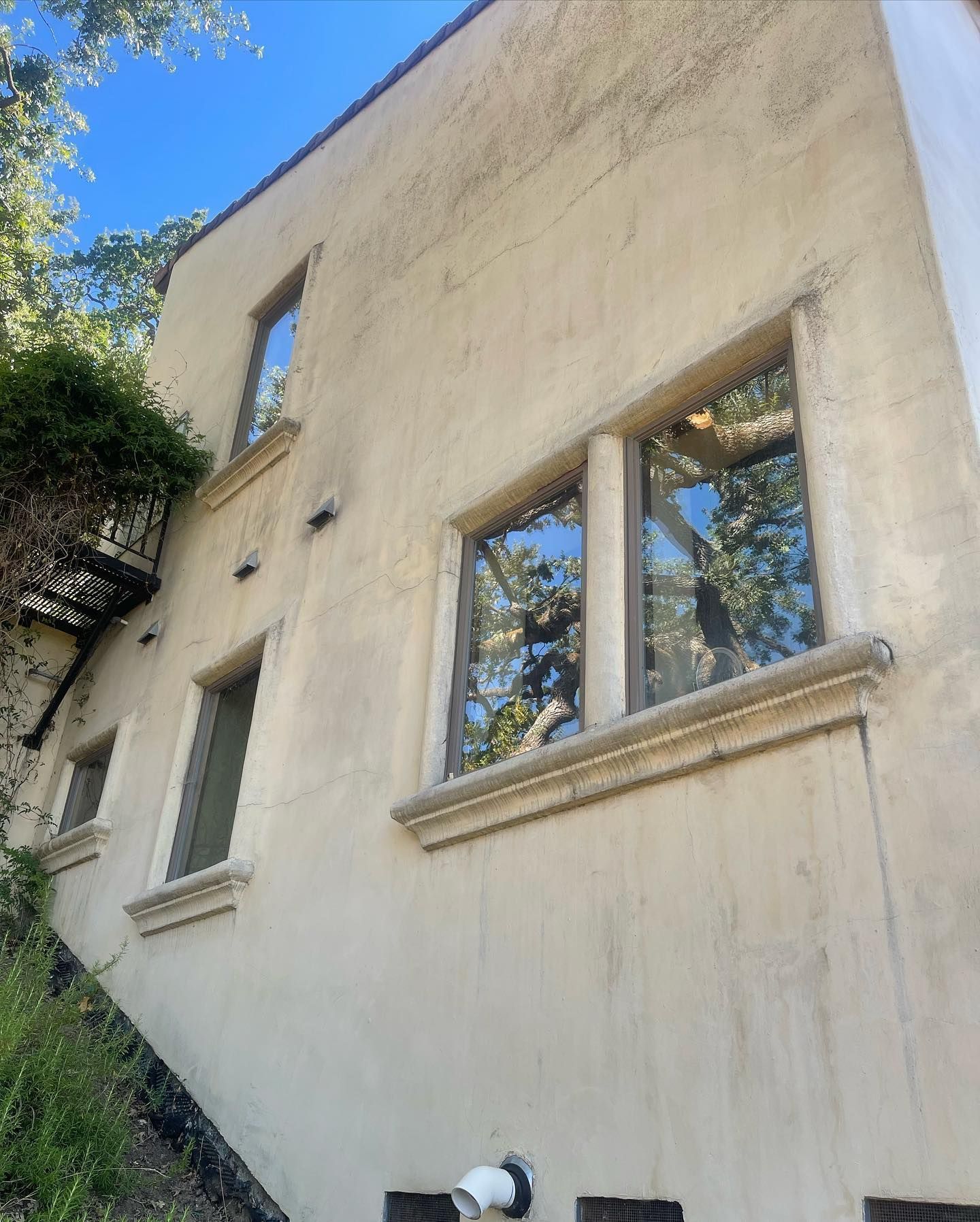 A building with a lot of windows and a blue sky in the background