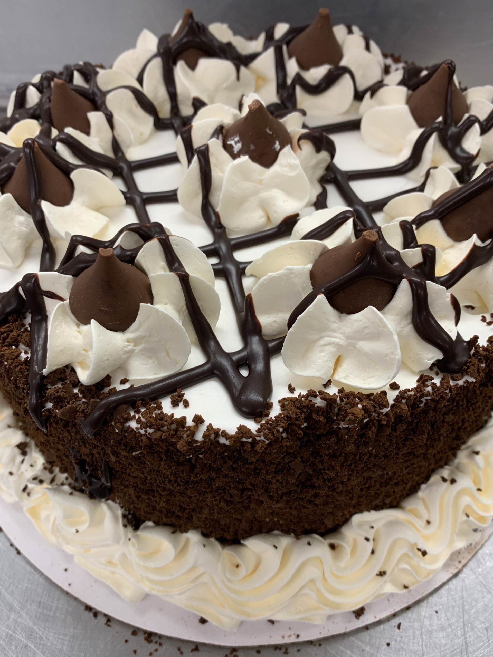 Chocolate & Vanilla Ice Cream Cake