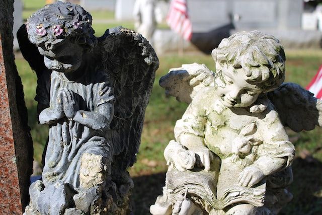 Angel statues in a peaceful cemetery symbolizing remembrance and eternal peace in Rio Bravo, TX.