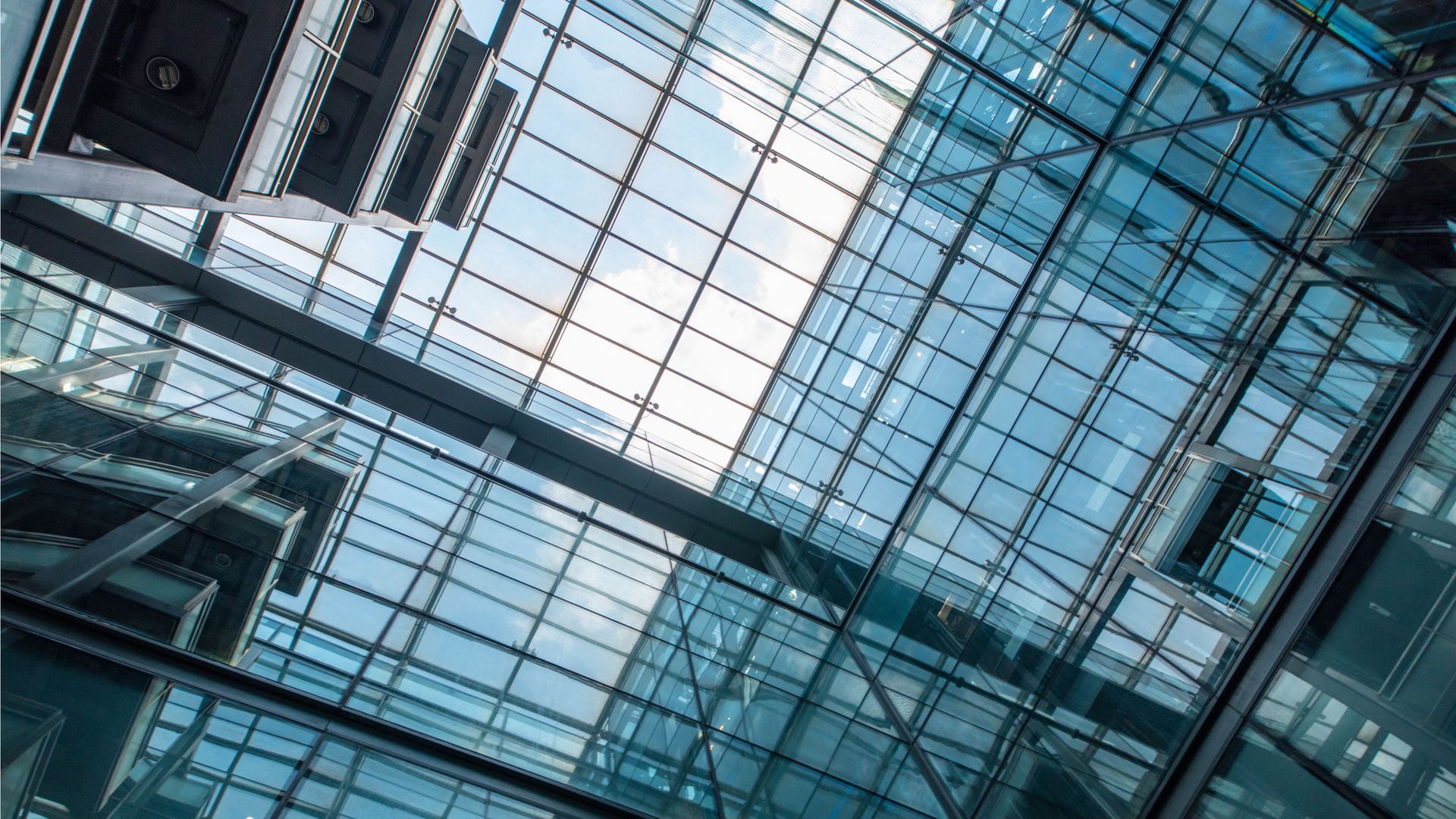 Looking for interior inspiration? Explore 7 of the most amazing internal glass facades from around the world. Looking for interior inspiration? Explore 7 of the most amazing internal glass facades from around the world.