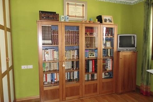 libreria in legno e mobile per Tv