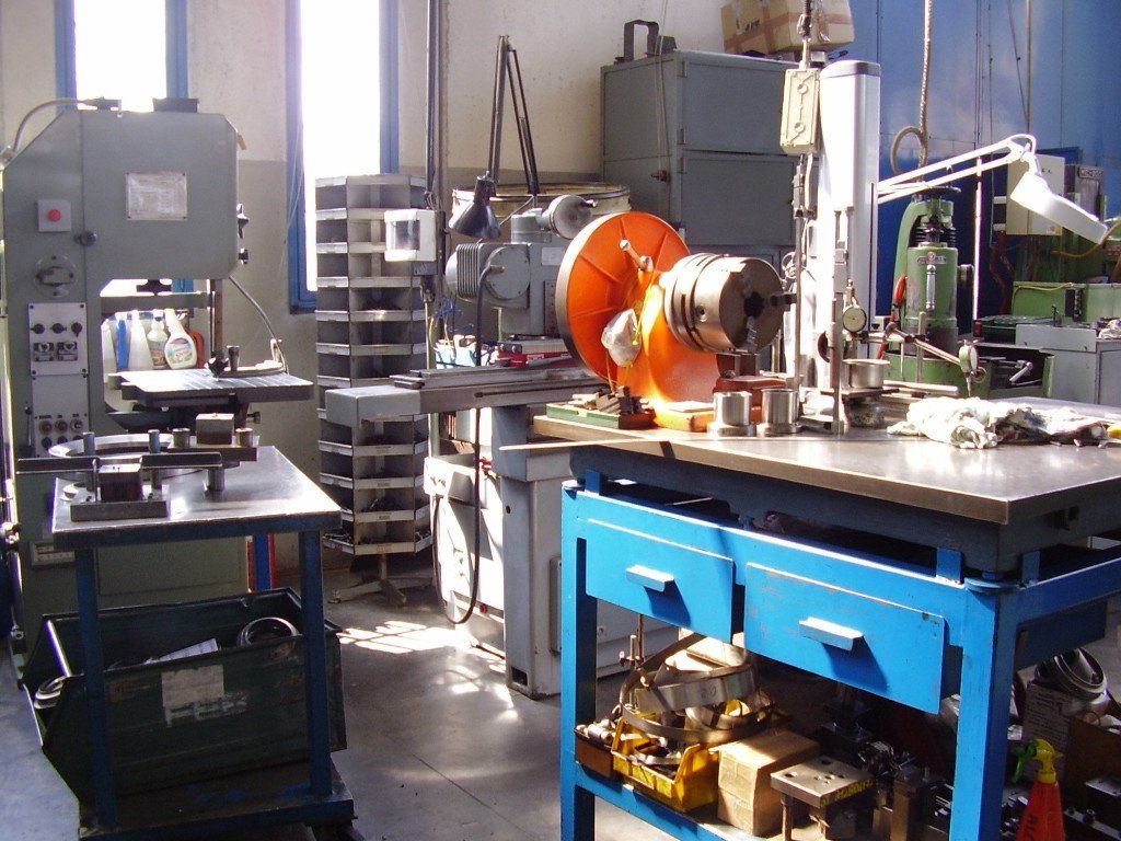 Macchina per costruzione stampi