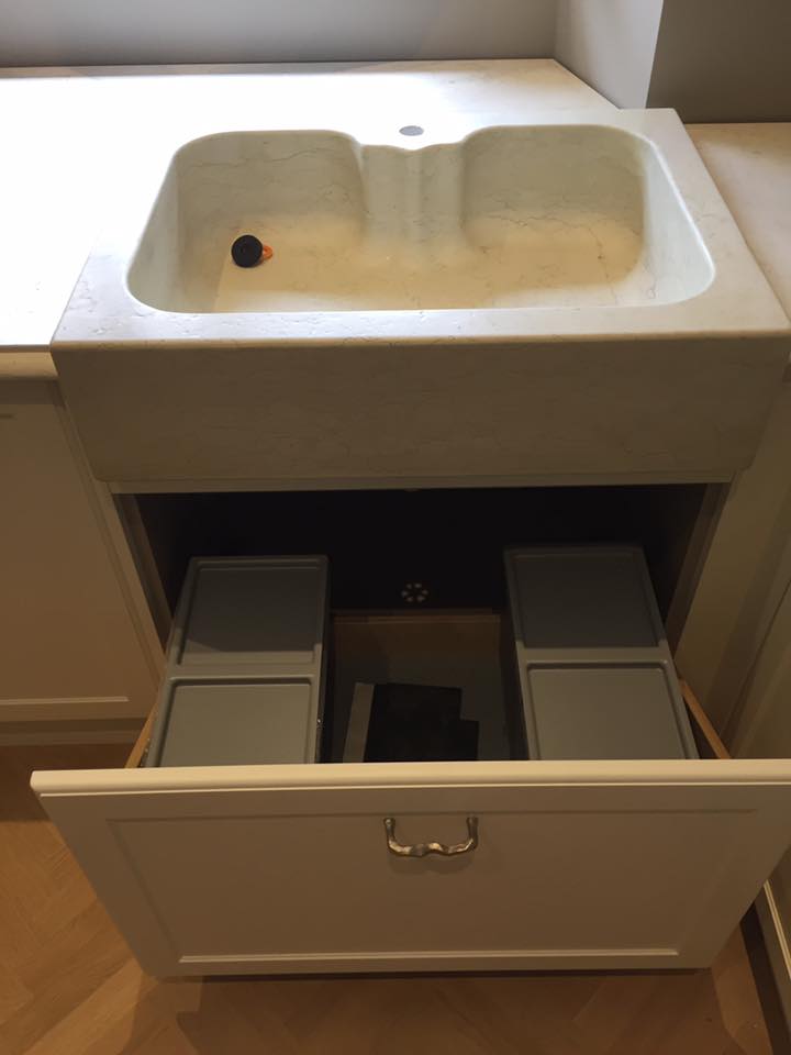 Cassettiera sottolavello su misura