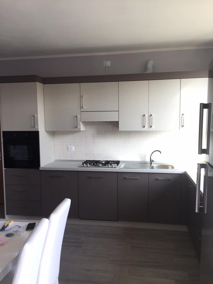 Cucina in stile moderno realizzata in legno