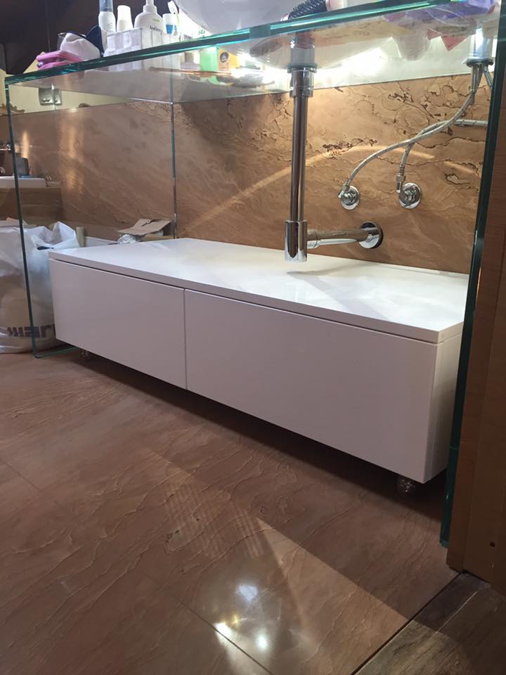 Sottolavabo in legno laccato