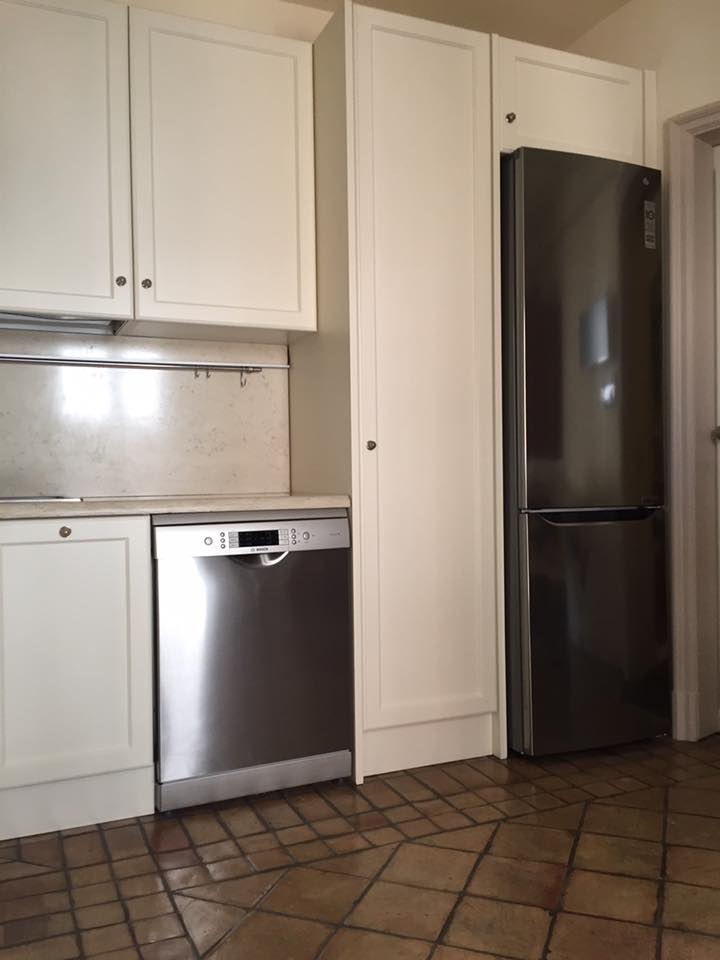 Pensili in legno laccato su misura