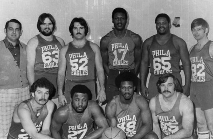 A philadelphia eagles basketball team poses for a photo