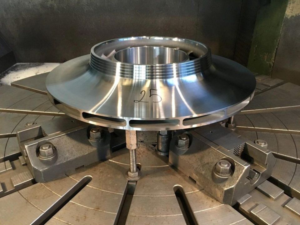 Lavorazione di carpenteria per turbina