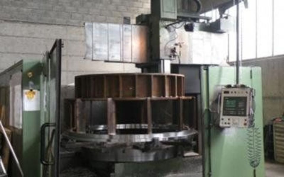 Tornitura a Milano verticale cnc Ezio Pensotti in funzione